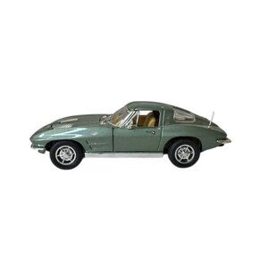 1963 Chevrolet Corvette Sting Ray Diecast Model Car 1:32 Scale Green Collectible